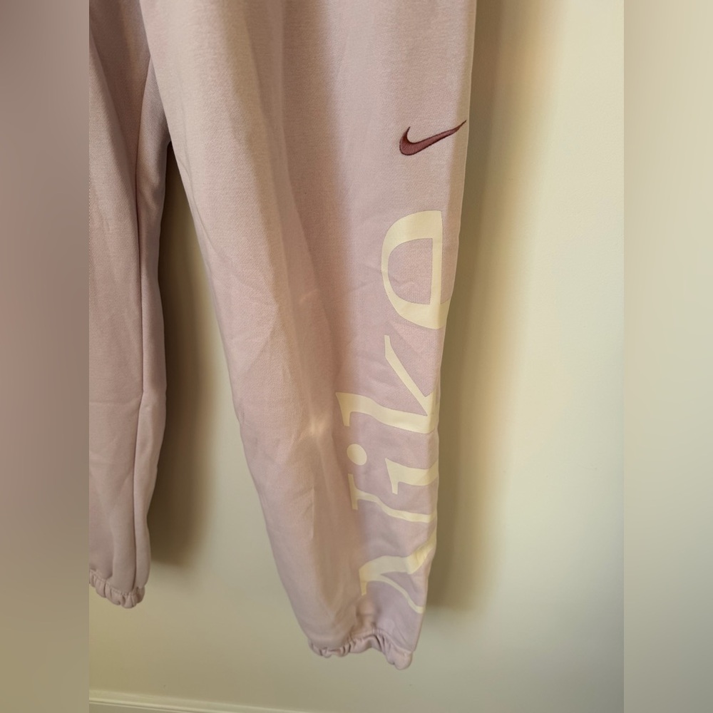 Nike blush pink logo Jogger Sweatpants - Picture 2 of 5